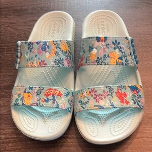 Crocs+Disney+Vera Bradley Little Mermaid Slides Women’s Size 7.  Only tried on.